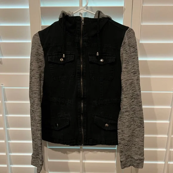 Black Jean jacket with a hood. - Picture 1 of 3